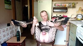 Lanatuls hard anal fuck with a pumped condom toy